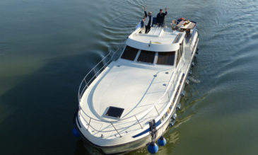 Tarpon 49 Quattro ein ideales Hausboot für 4 Paare