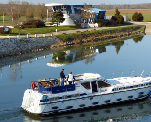 Hausboot in Pontailler sur Saône, am Hafen