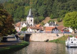 Hausboot fahren im Elsass, Rhein-Marne-Kanal, Lutzelbourg