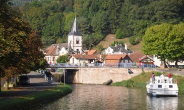 Hausboot fahren im Elsass, Rhein-Marne-Kanal, Lutzelbourg