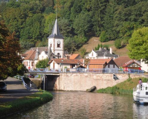 Hausboot fahren im Elsass, Rhein-Marne-Kanal, Lutzelbourg