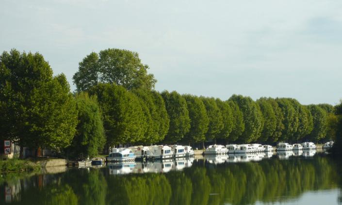 Hausboot Hafen in Jarnac