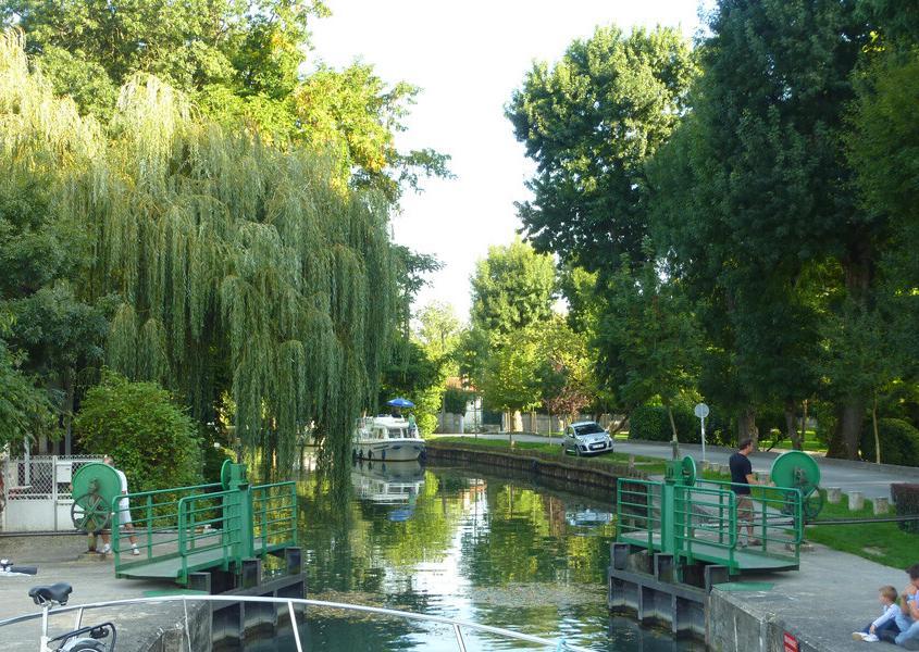 Hausboot mieten Charente Schleuse