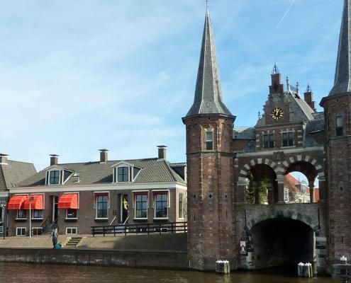 Hausbootrevier Friesland Sneek, gesellige Atmosphäre, historische Kleinstadt