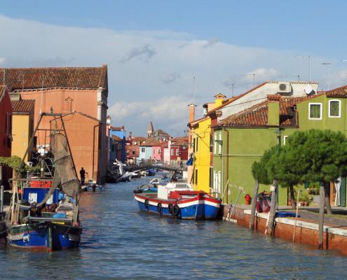 Hausboot in der Lagune von Venedig Burano