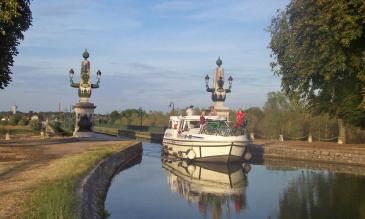 Hausboot im Burgund