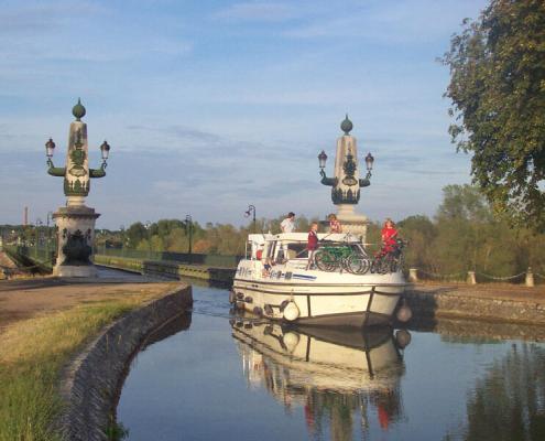 Hausboot Burgund, Kanalbrücke Briare