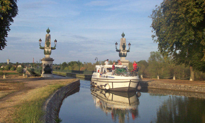 Hausboot Burgund, Kanalbrücke Briare