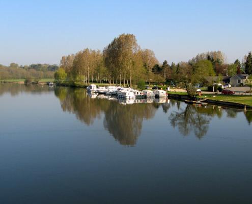 Hausboot Hafen in Daon, Mayenne