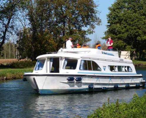 Hausboot auf Kanal im Elsass