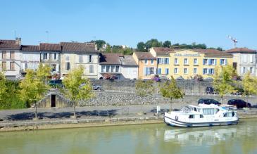 Die Anlegestell von Condom auf der Baise Hausboot Aquitaine