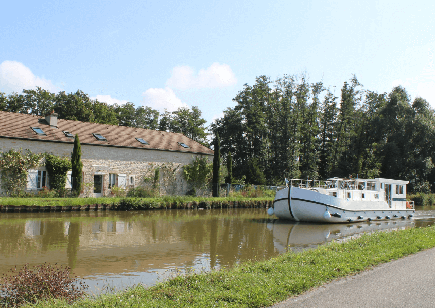 Hausboot Peniche auf dem Canal du Centre im Burgund