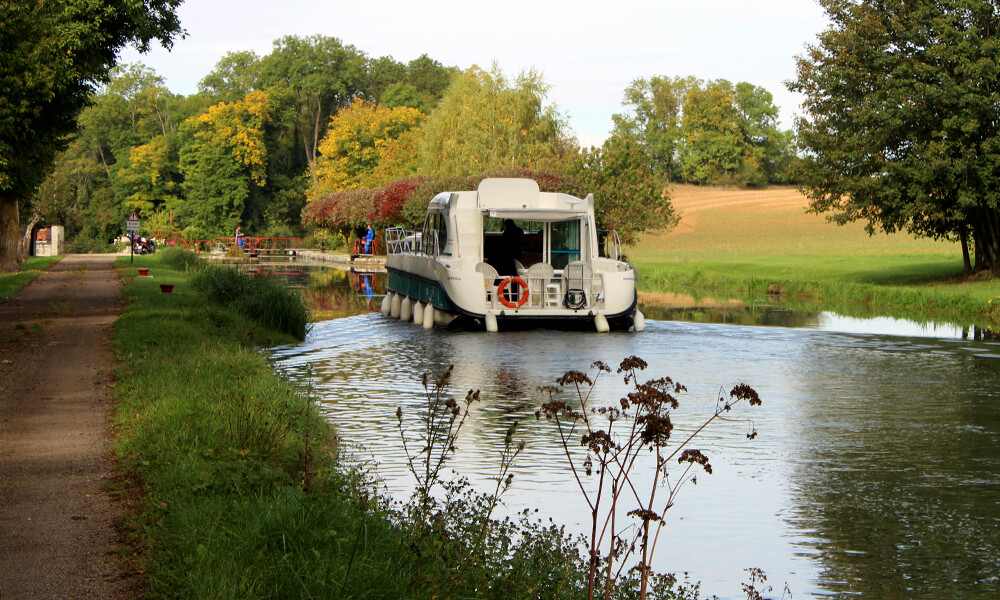 Hausboot Nicols Octo auf dem Canal-de-Bourgogne