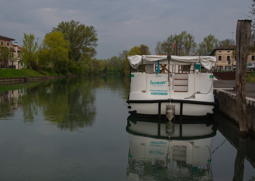 Hausboot Anleger Cendon Sile Fluss