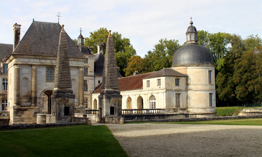 Chateau Tanlay am Canal de Bourgogne