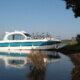 Modernes Hausboot für 4 Personen mit Terrasse
