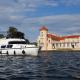 Hausboot vor Schloss Rheinsberg