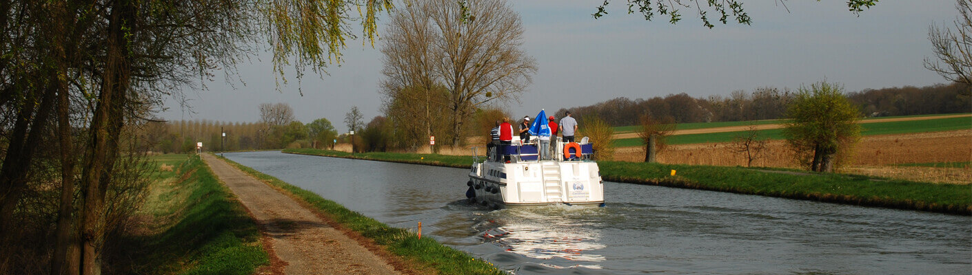 Hausboot auf einem Kanal im Elsass