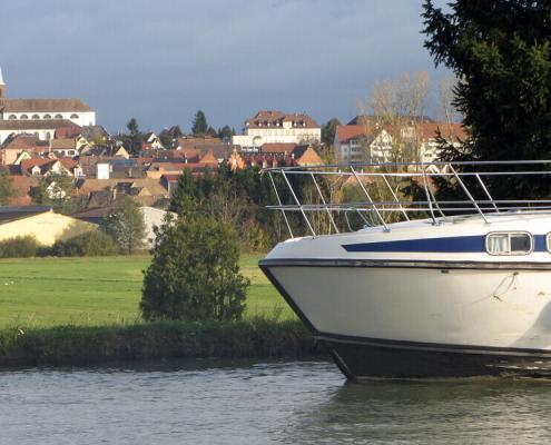 Hausboot auf dem Rhein-Marne-Kanal, Blick auf Hochfelden