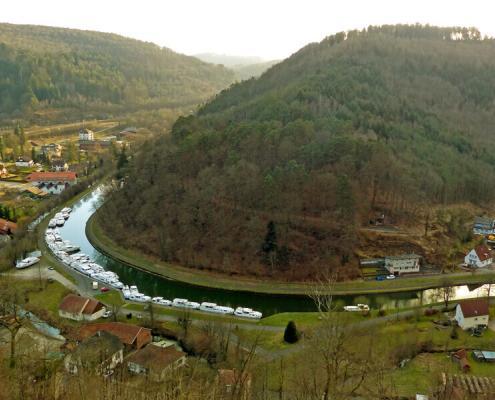 Hausboot Hafen in Lutzelbourg Rhein-Marne-Kanal im Elsass