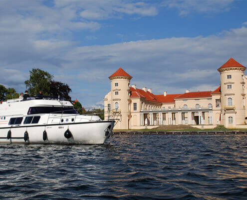 Hausboot auf der Mecklenburgischen Seenplatte