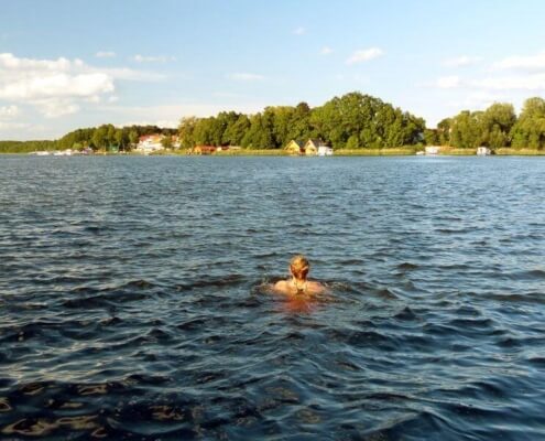 Baden vom Boot in Mecklenburg