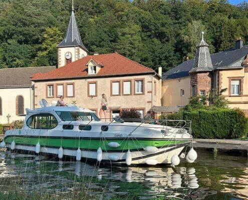 Hausboot in Lutzelbourg (Elsass)