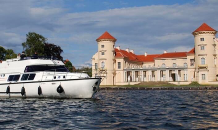 Hausboot auf der Mecklenburgischen Seenplatte