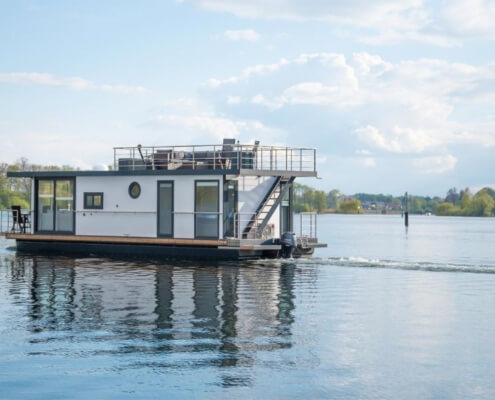 Haus-Floß in Mecklenburg