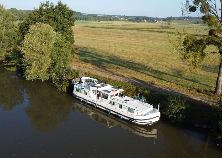 Wildes Anlegen in der Natur auf der Saône