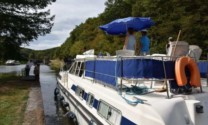 Tarpon 42 von hinten