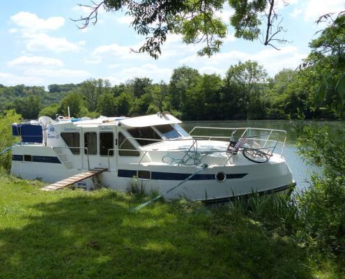 Hausboot Anlegestelle an der Saone mit dem Hausboot Tarpon 32