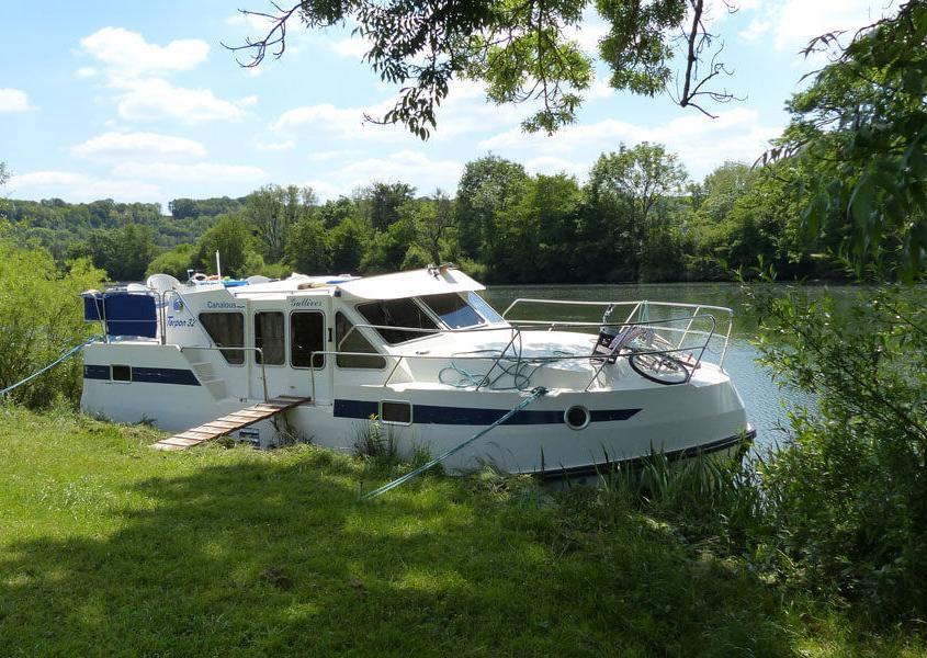 Hausboot Anlegestelle an der Saone mit dem Hausboot Tarpon 32