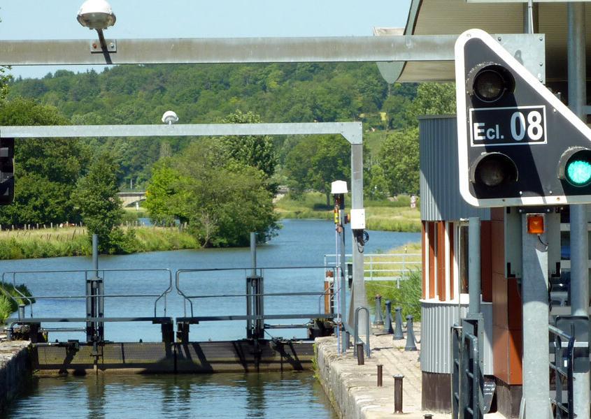 Ampel an einer automatischen Schleuse