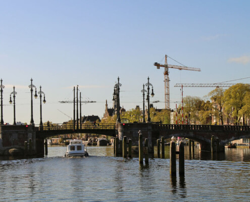 Brücke für Boote in Amsterdam