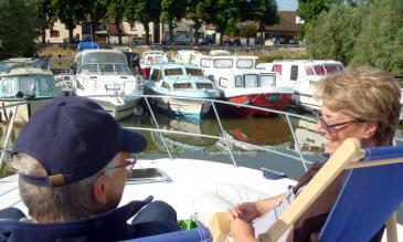 Hafen in Pontailler sur Saône Hausbooturlaub Saone