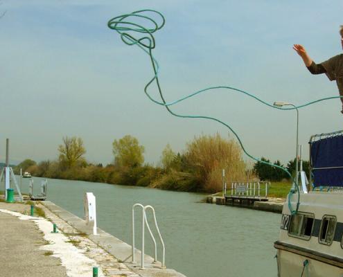 Leine werfen in der Schleuse