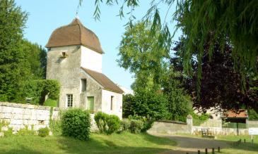 Hausboot Anleger in Mantoche an der Saone