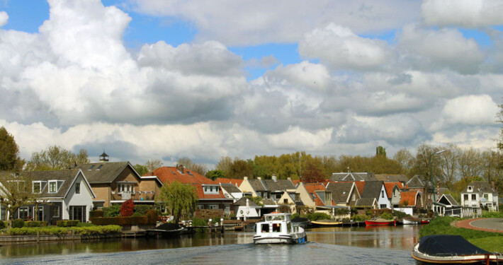 Mit dem Hausboot unterwegs in Richtung Loosdrecht Holland